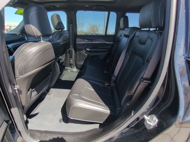 Used 2024 Jeep Grand Cherokee Limited w/ Luxury Tech Group II image 28