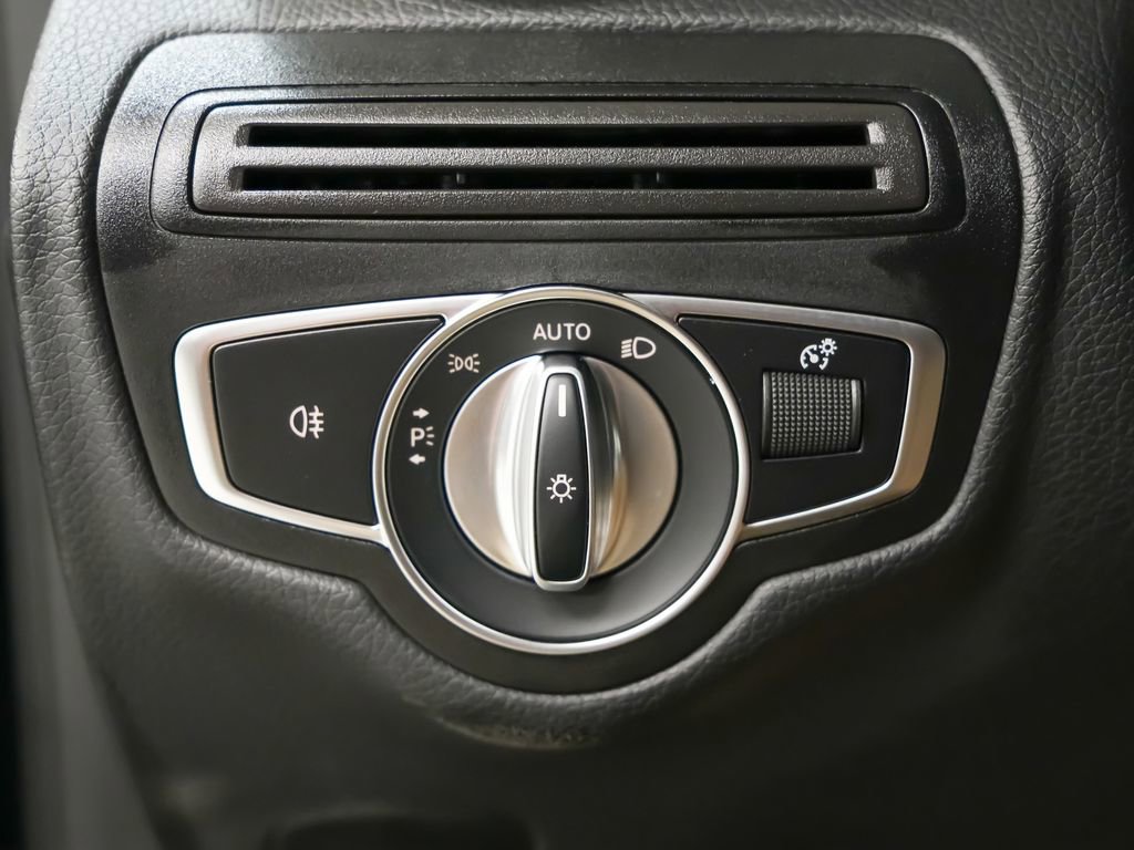 Used 2022 Mercedes-Benz GLC 300 4MATIC image 24