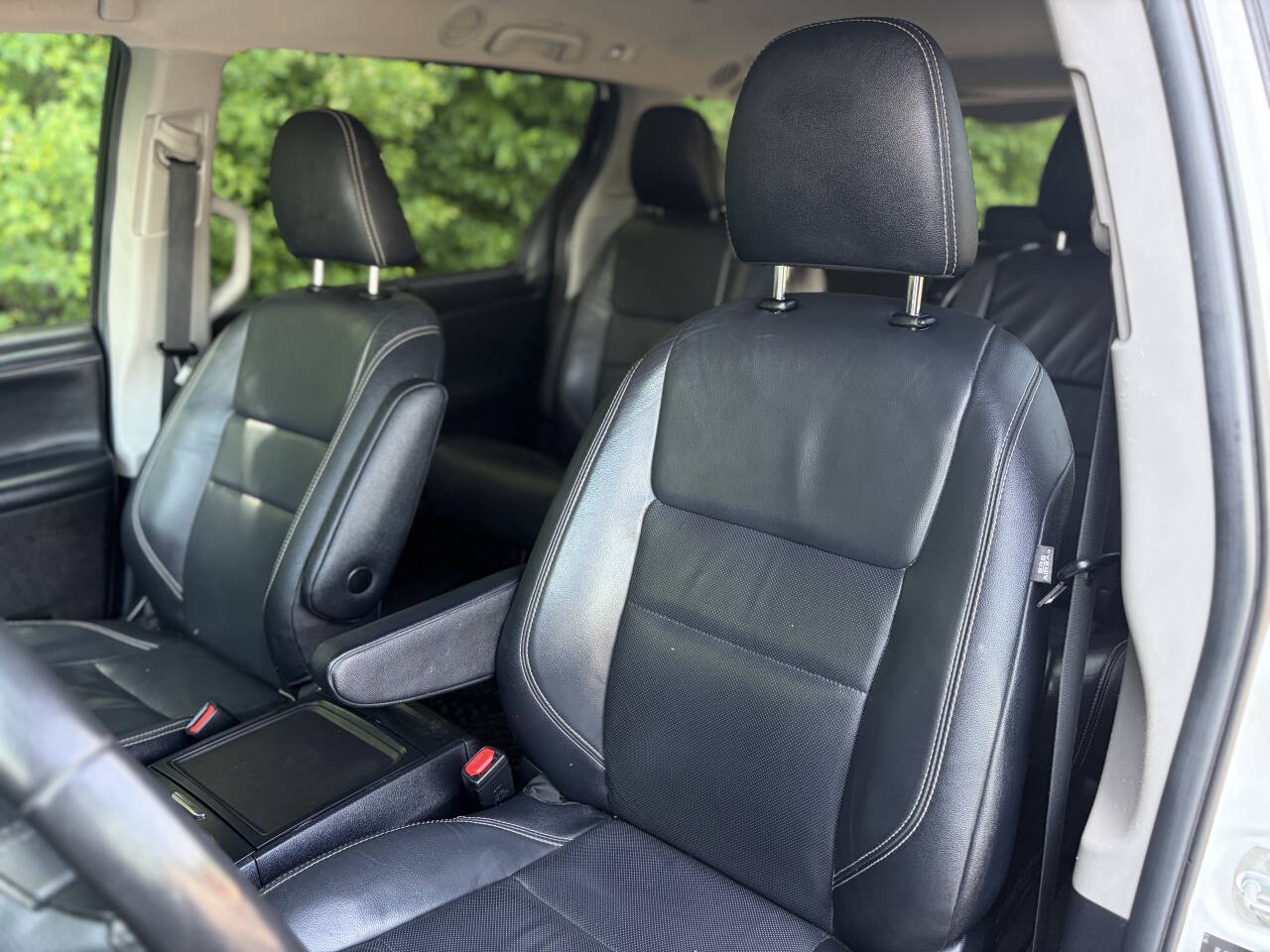Used 2017 Toyota Sienna SE Premium FWD image 13