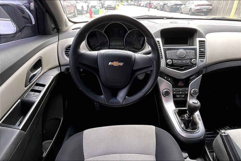 Used 2011 Chevrolet Cruze LS FWD image 7