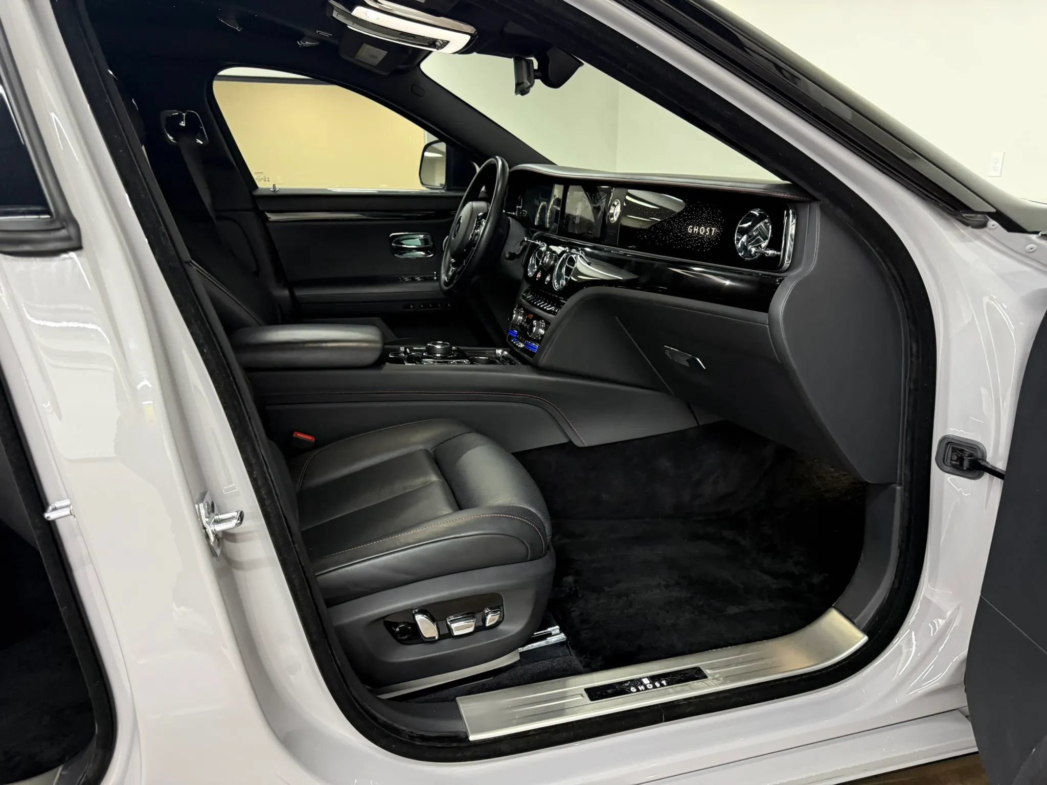 Used 2022 Rolls-Royce Ghost AWD/4WD image 45