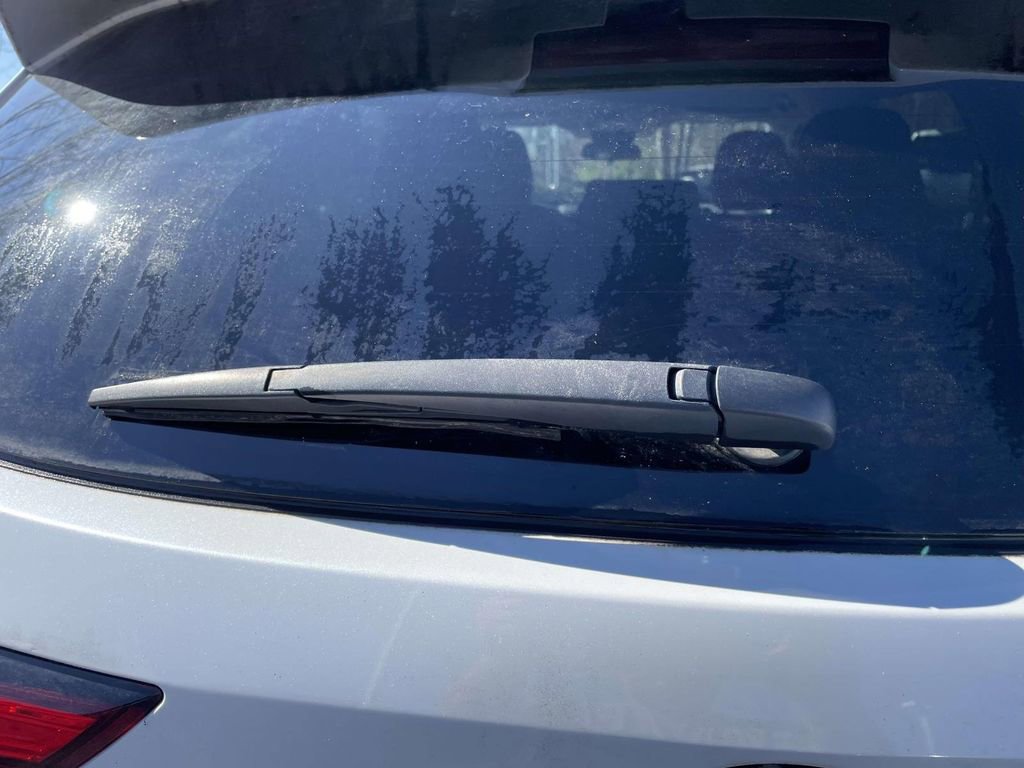 Used 2022 Toyota Highlander LE image 27