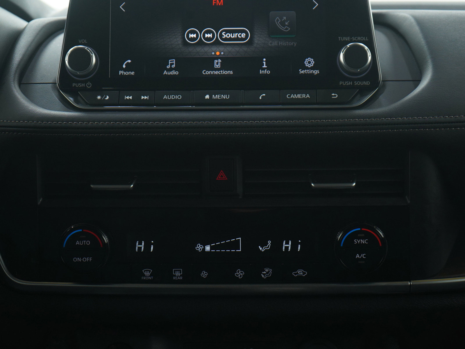 Used 2025 Nissan Rogue SV AWD/4WD image 16