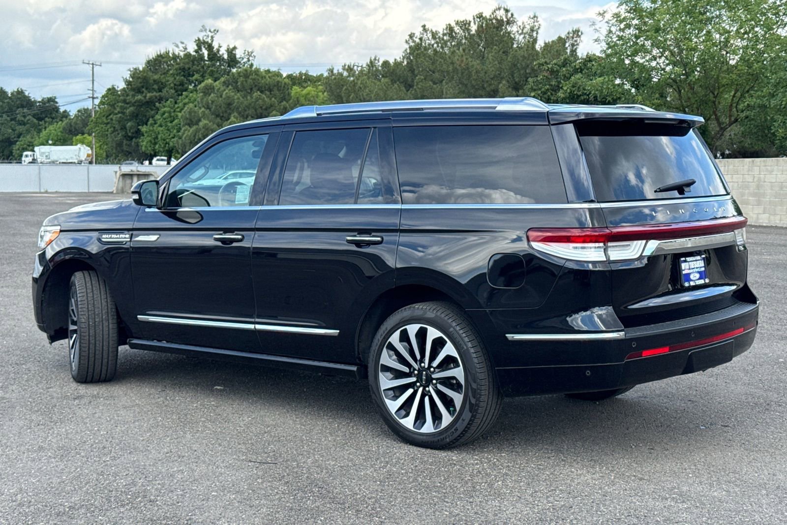 Used 2024 Lincoln Navigator Reserve AWD/4WD image 6