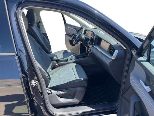 New 2026 Volkswagen Tiguan SE FWD image 14