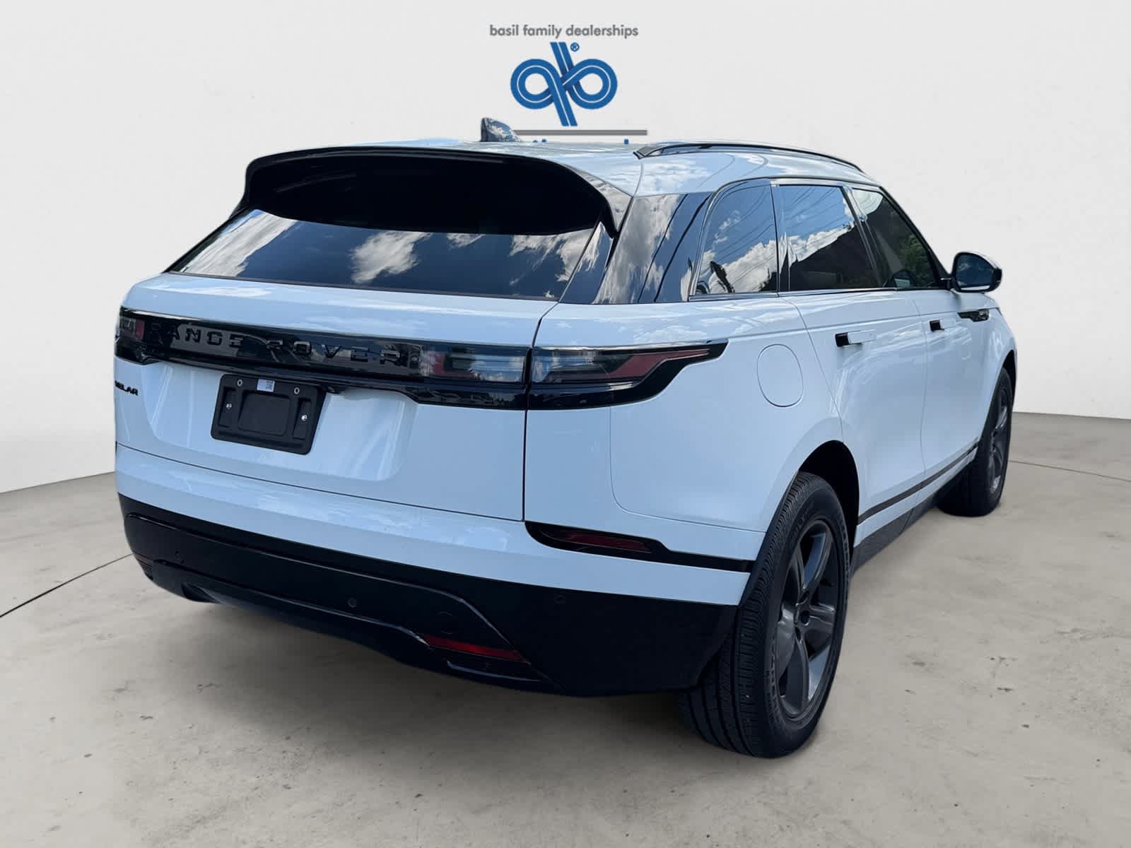 Used 2025 Land Rover Range Rover Velar Dynamic SE AWD/4WD image 6