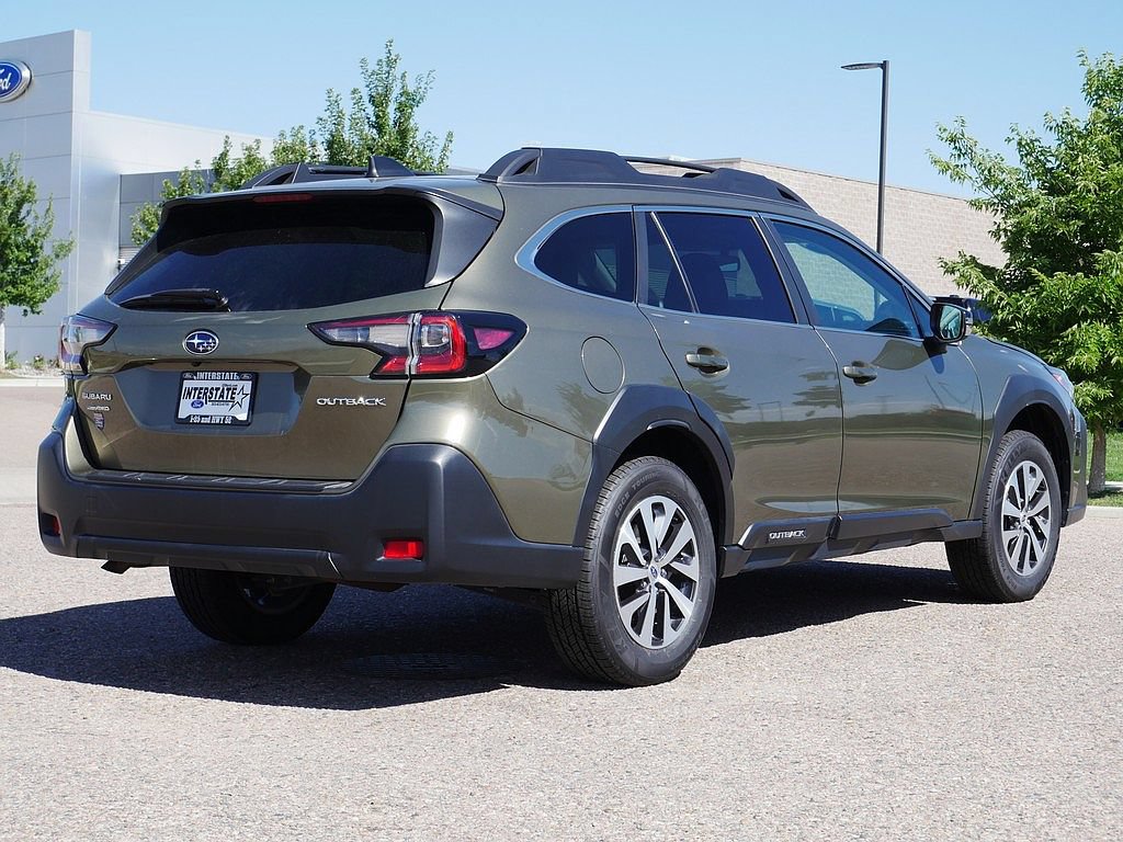 Used 2024 Subaru Outback Premium AWD/4WD image 5
