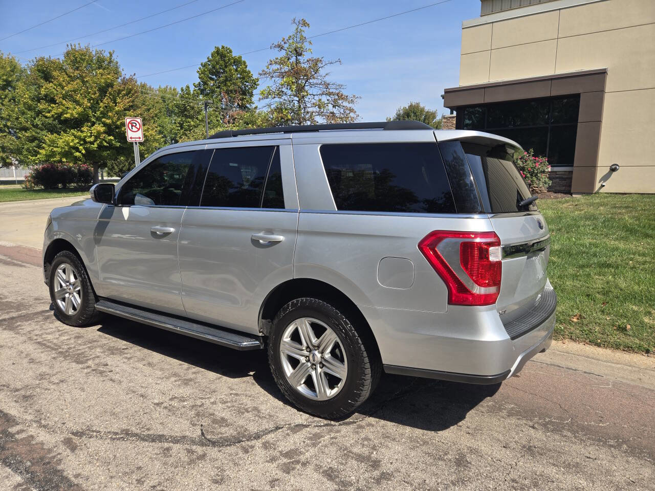 Used 2019 Ford Expedition XLT w/ Equipment Group 202A image 8