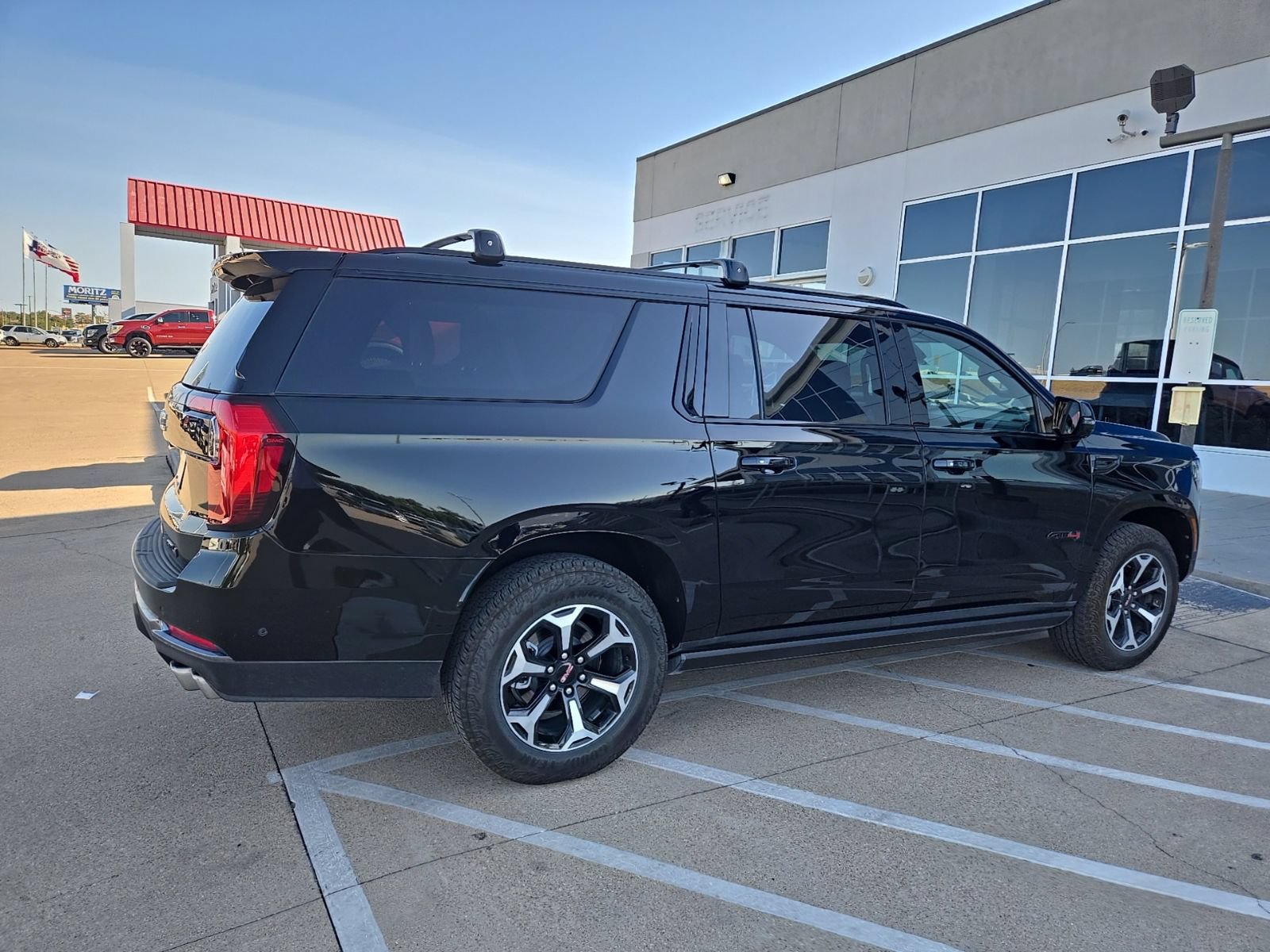 Used 2026 GMC Yukon XL AT4 w/ AT4 Premium Plus Package AWD/4WD image 6