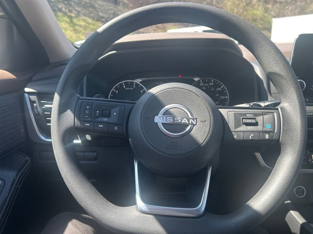Used 2023 Nissan Rogue SV AWD/4WD image 13