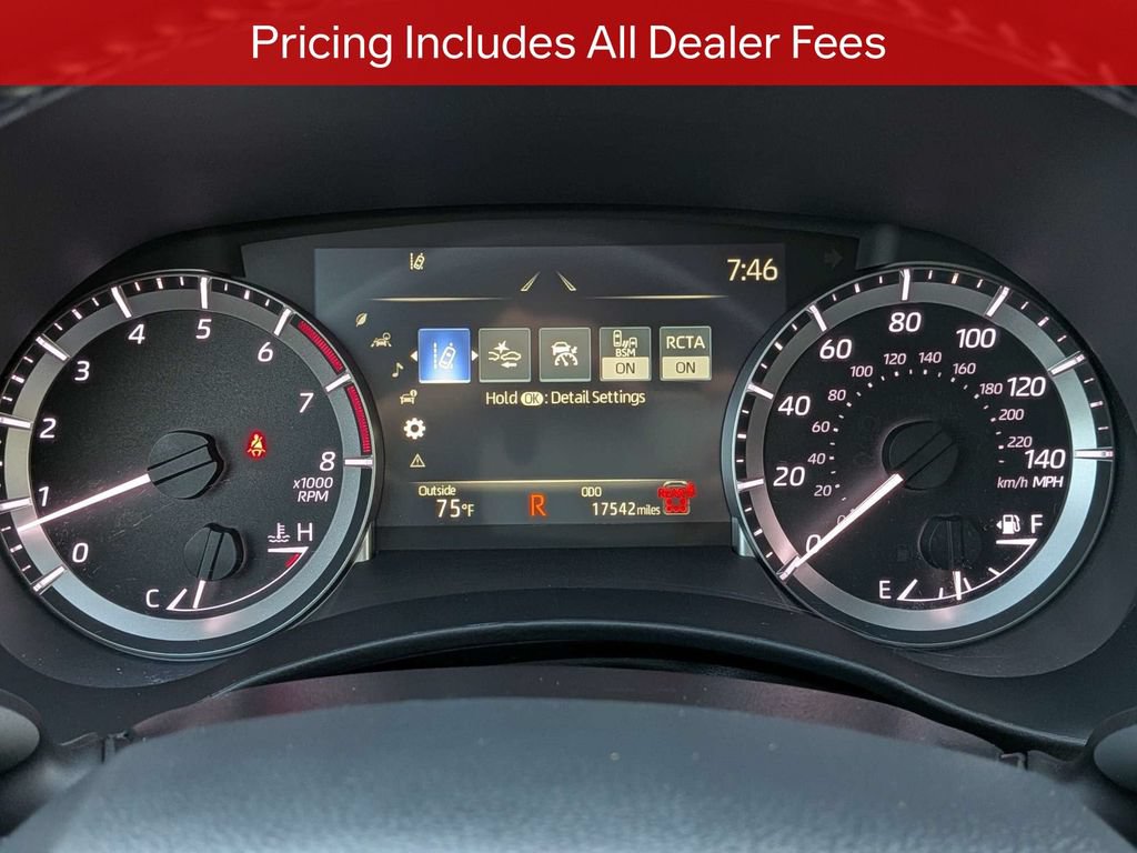 Used 2024 Toyota Highlander XLE FWD image 30