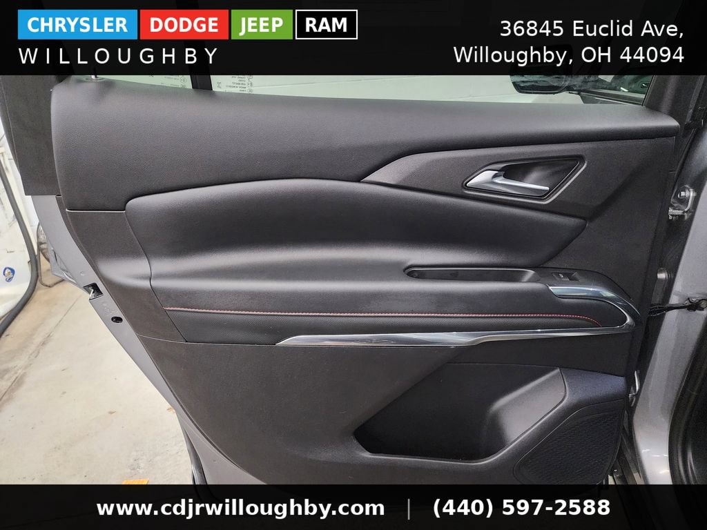 Used 2025 Chevrolet Traverse Z71 AWD/4WD image 25