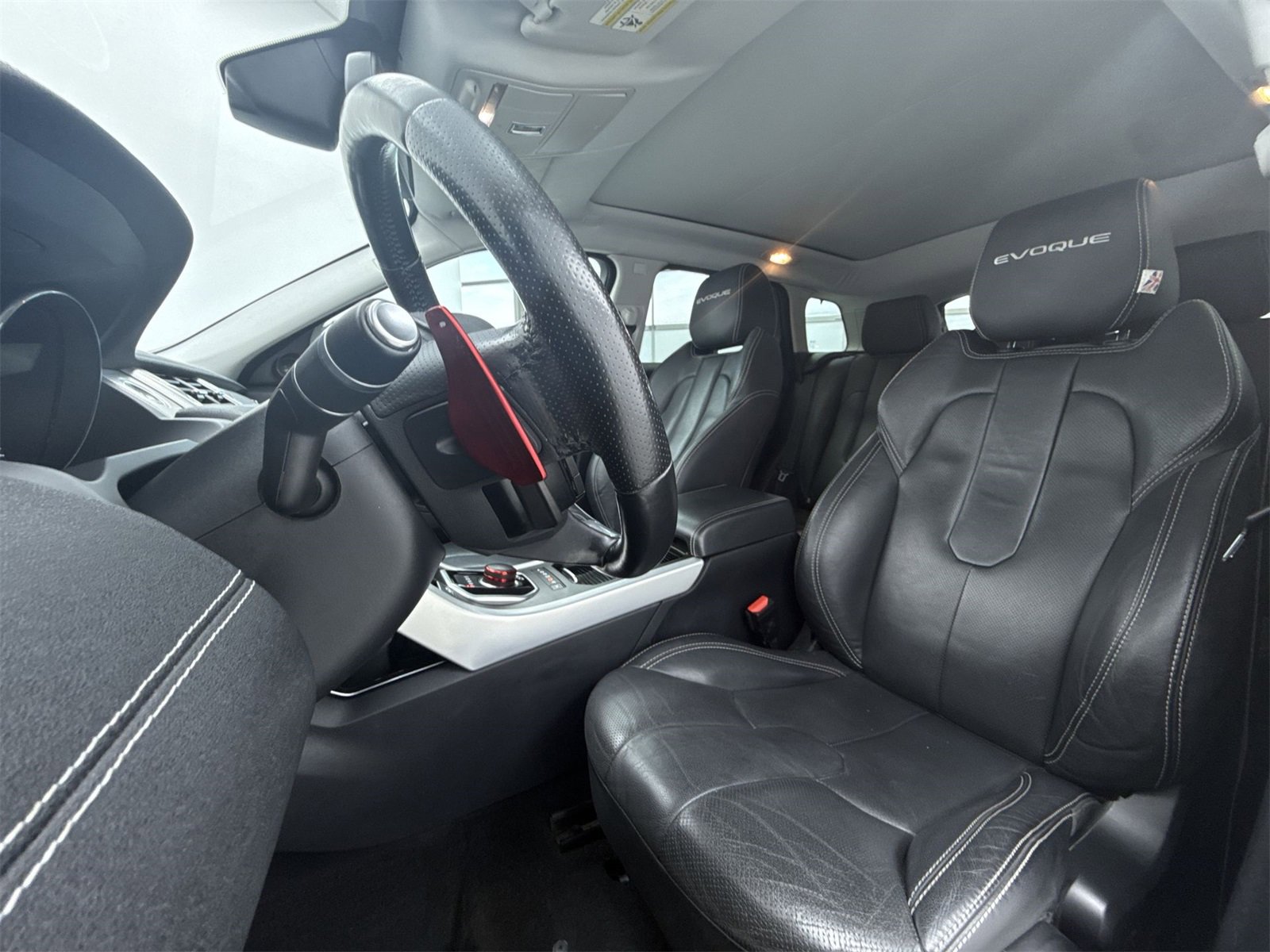 Used 2015 Land Rover Range Rover Evoque Dynamic image 6