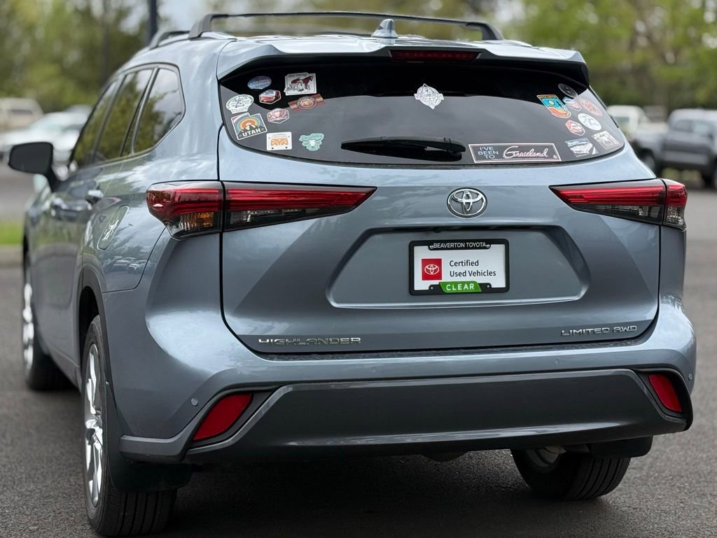 Used 2022 Toyota Highlander Limited AWD/4WD image 3