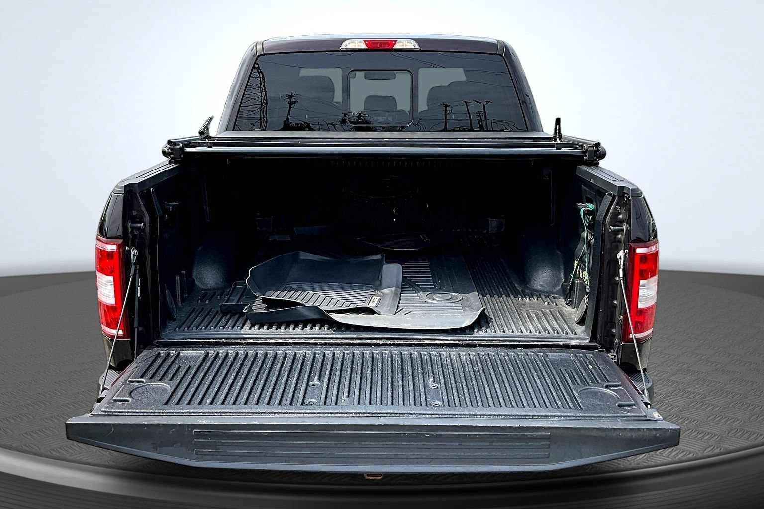Used 2018 Ford F150 XLT w/ Equipment Group 302A Luxury AWD/4WD image 6