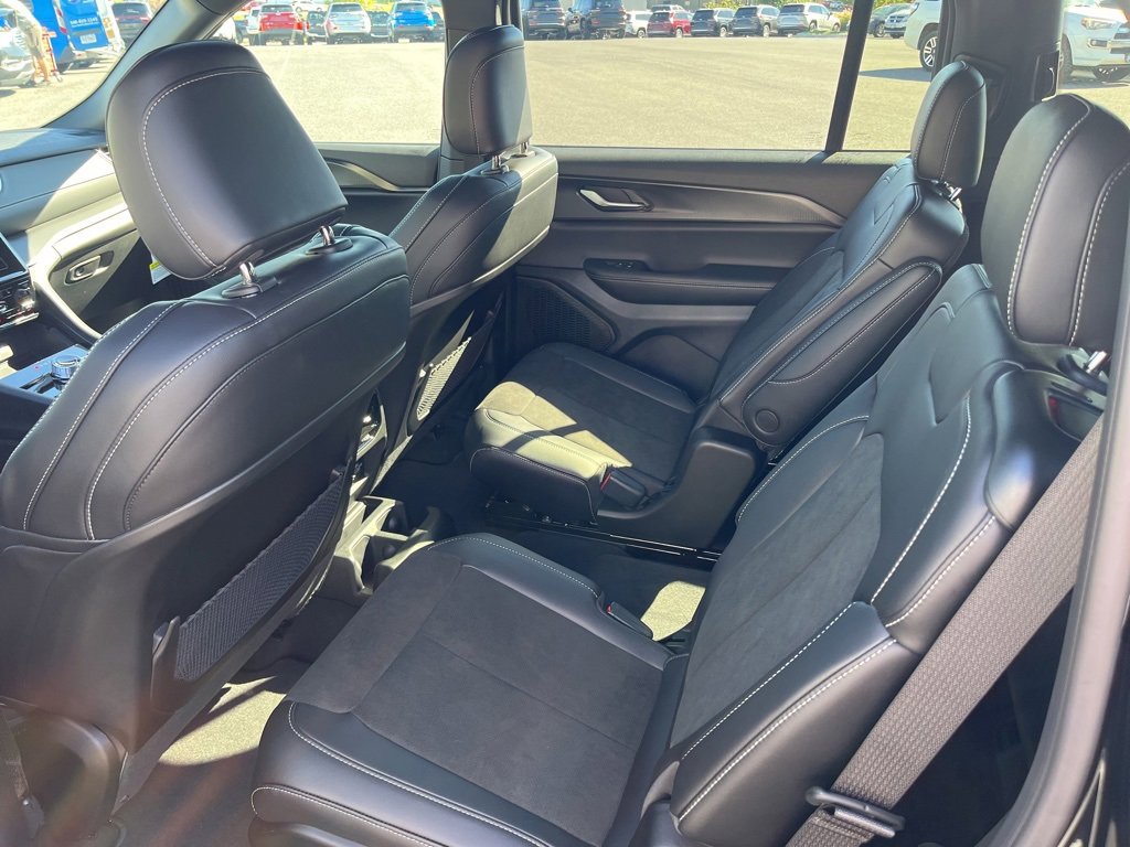 New 2025 Jeep Grand Cherokee L Altitude image 14