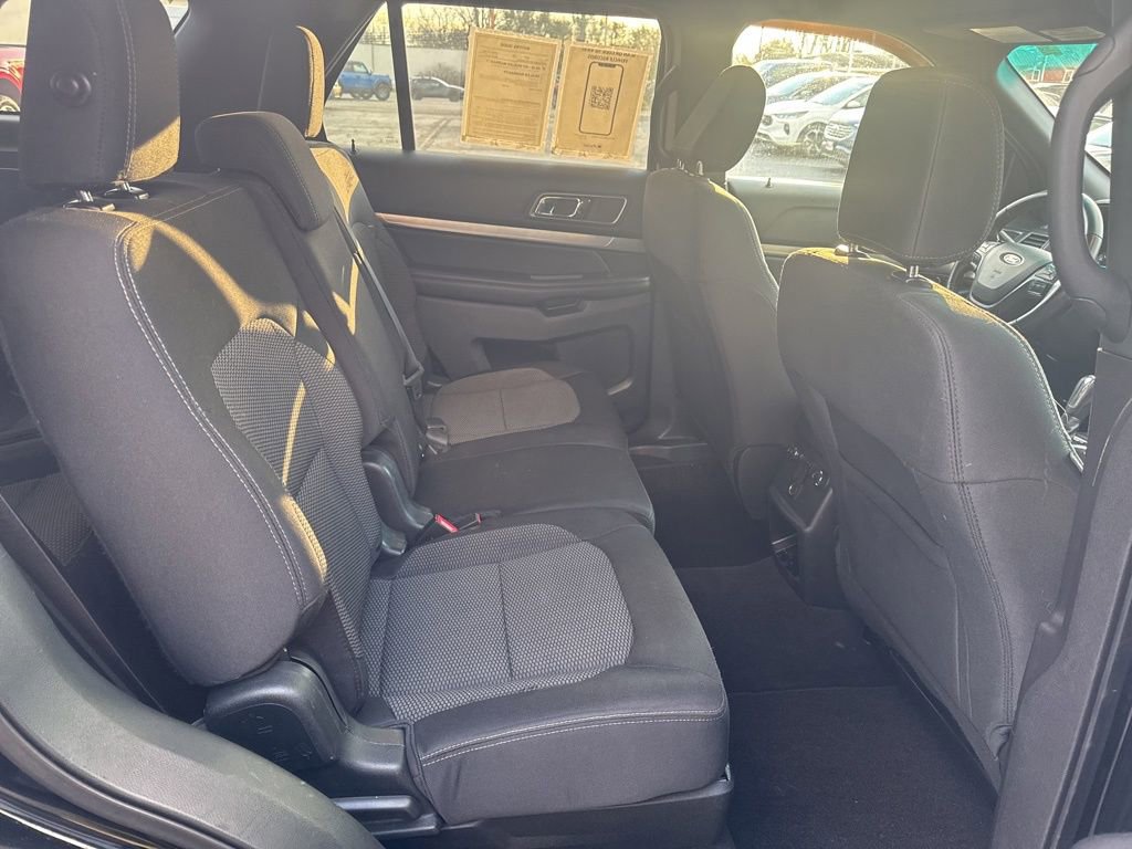 Used 2018 Ford Explorer XLT image 5
