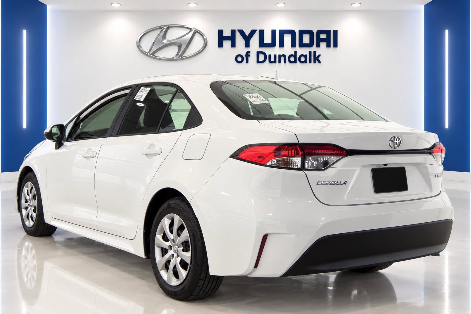 Used 2025 Toyota Corolla LE FWD image 2