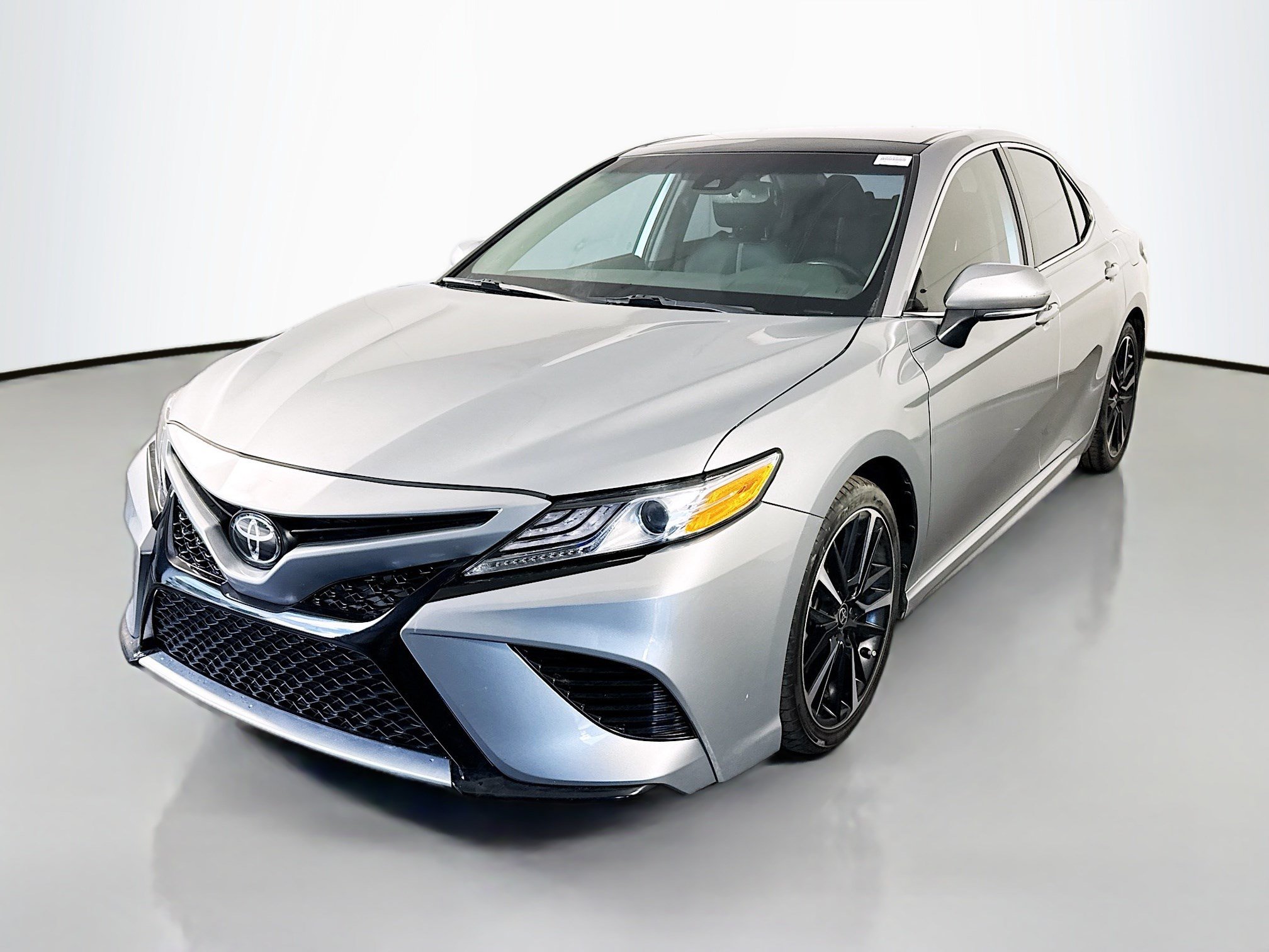 Used 2020 Toyota Camry XSE FWD image 4