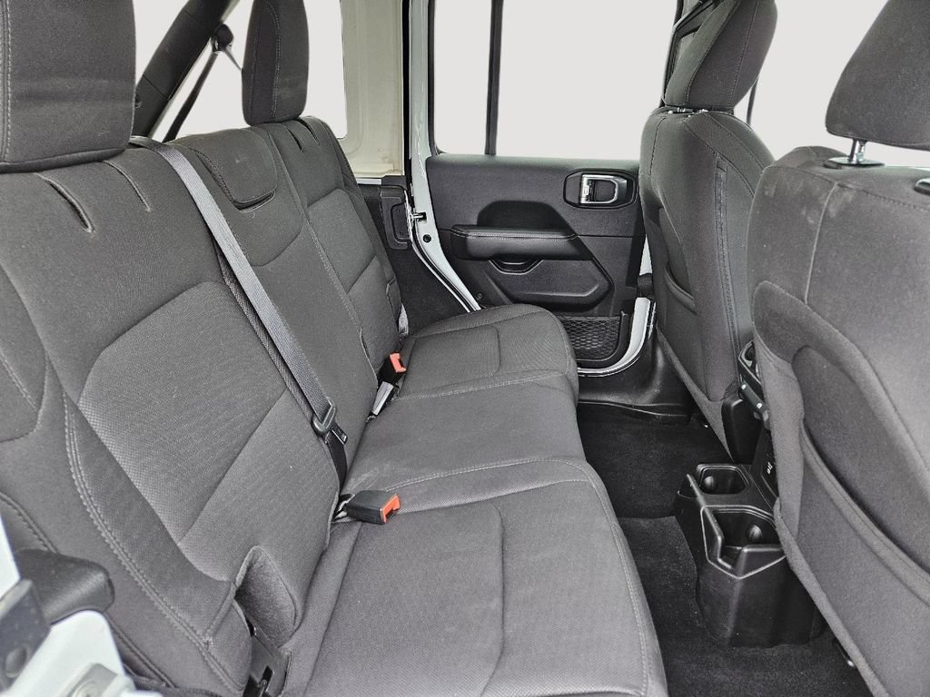 Used 2023 Jeep Wrangler Unlimited Sahara AWD/4WD image 29
