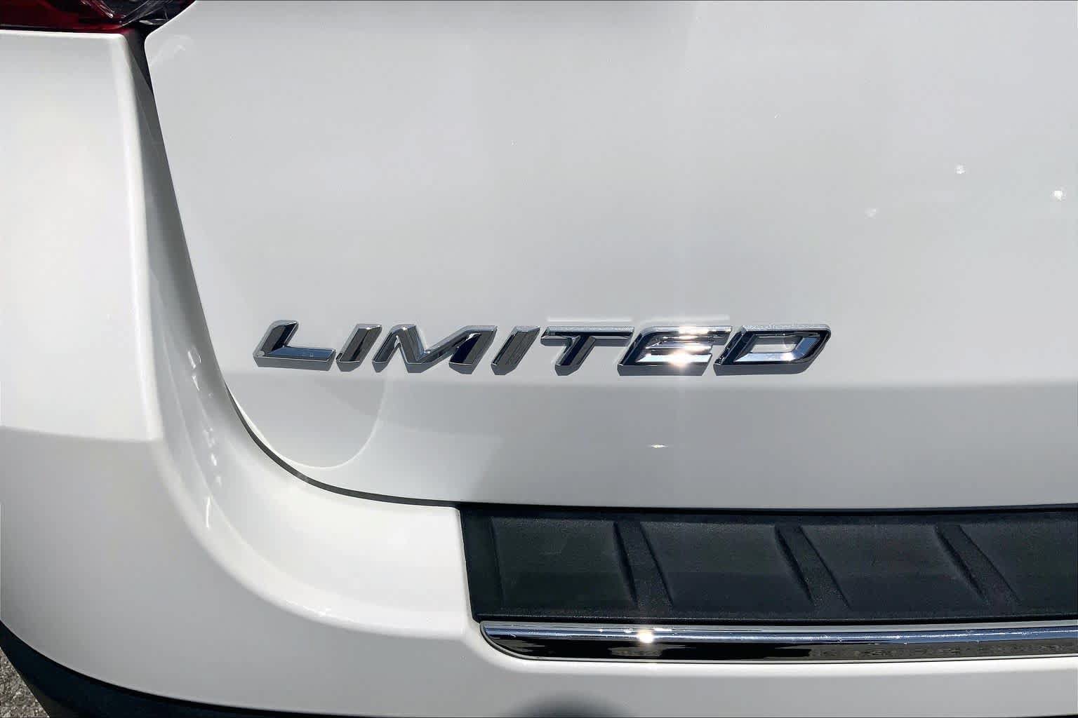 Used 2022 Ford Explorer Limited w/ Equipment Group 301A RWD image 10
