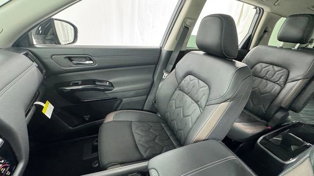 New 2026 Nissan Pathfinder Platinum w/ Lighting Package image 13
