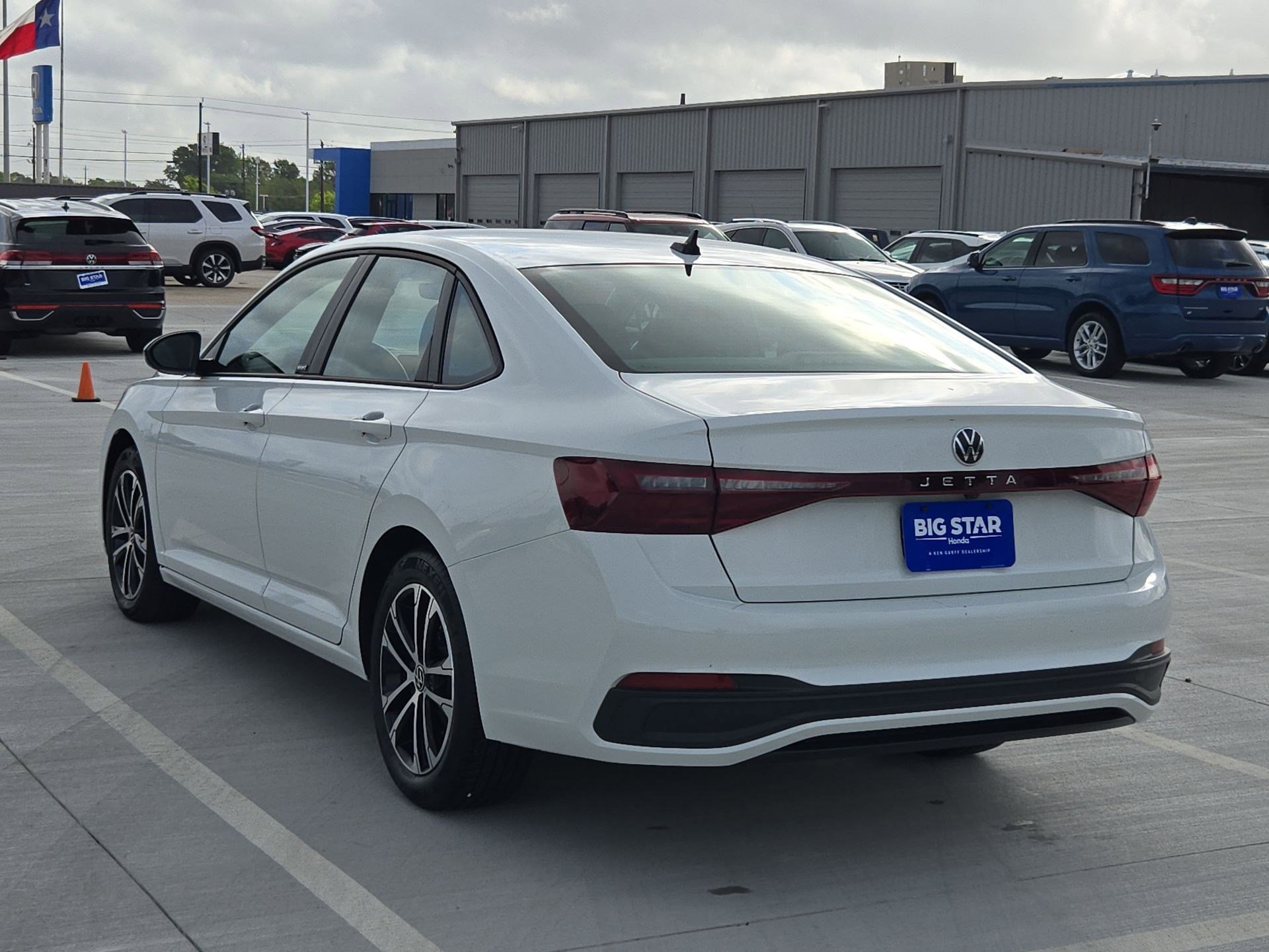 Used 2025 Volkswagen Jetta Sport image 6