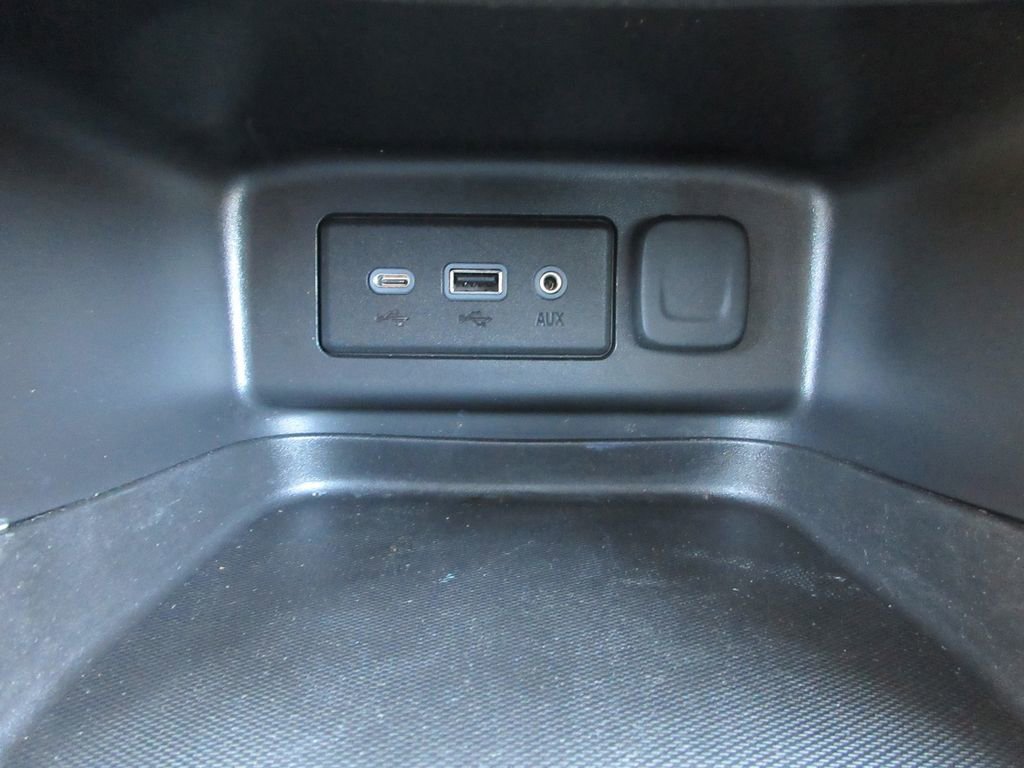 Used 2023 Chevrolet Equinox LT FWD image 29