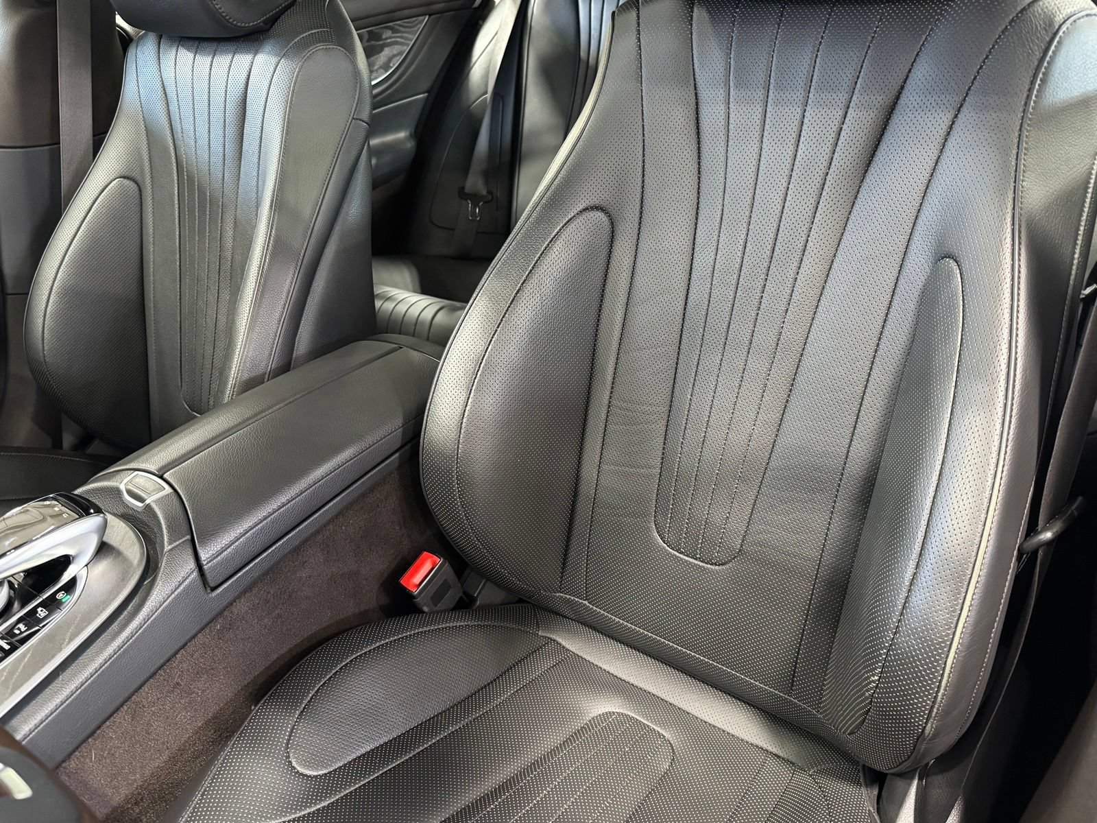 Used 2020 Mercedes-Benz CLS 450 4MATIC w/ Premium Package image 33