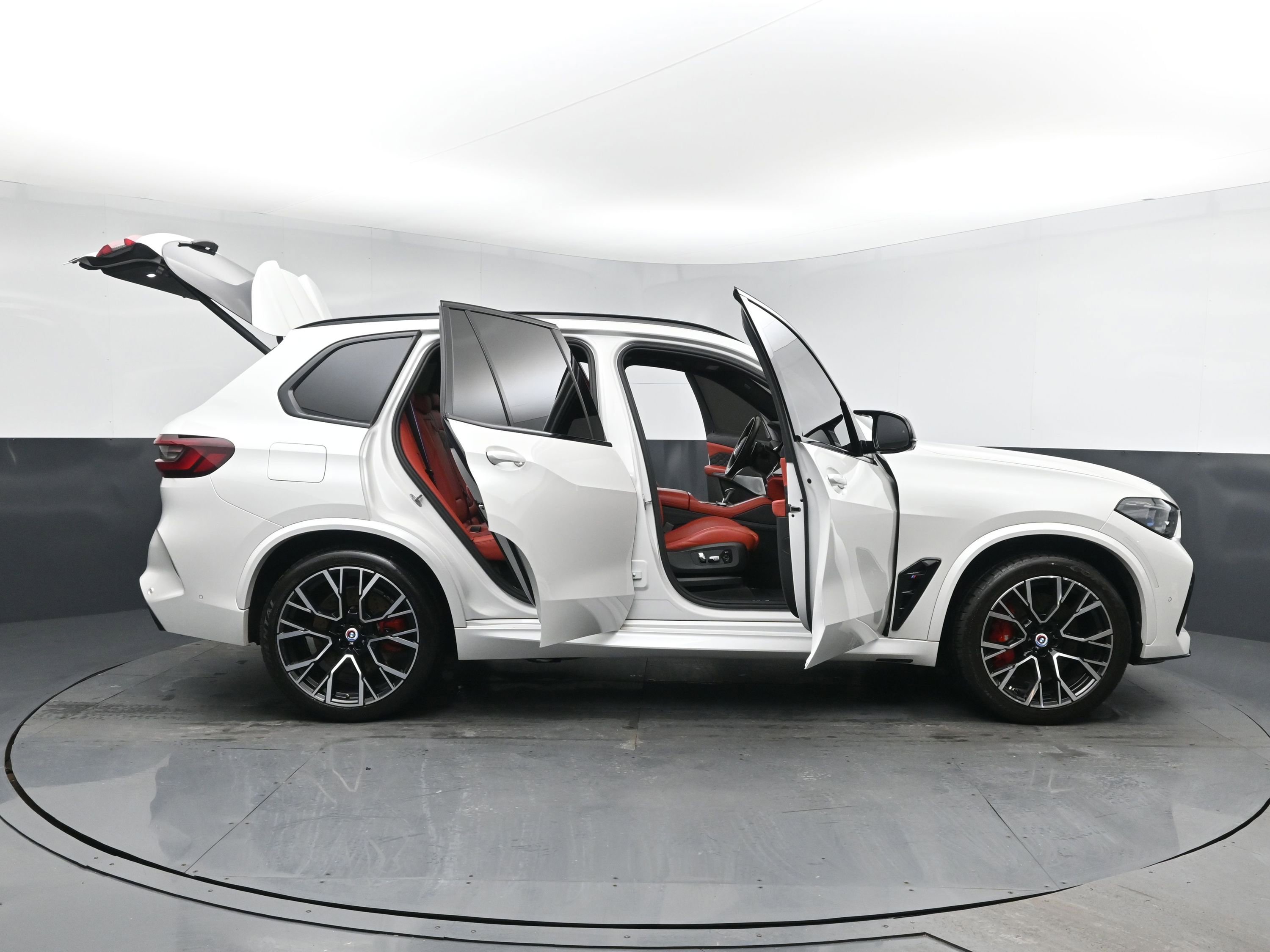 Used 2023 BMW X5 M w/ Competition Package image 31