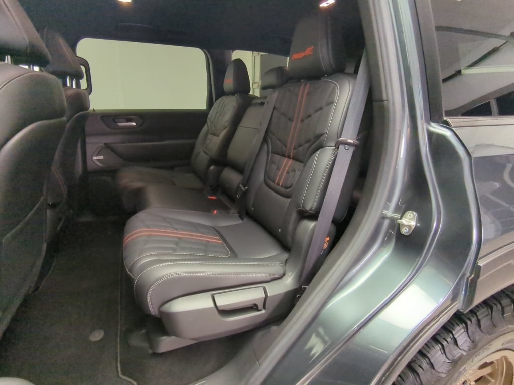 Used 2025 Nissan Armada PRO-4X AWD/4WD image 32