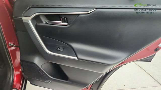 Used 2019 Toyota RAV4 Limited FWD image 29