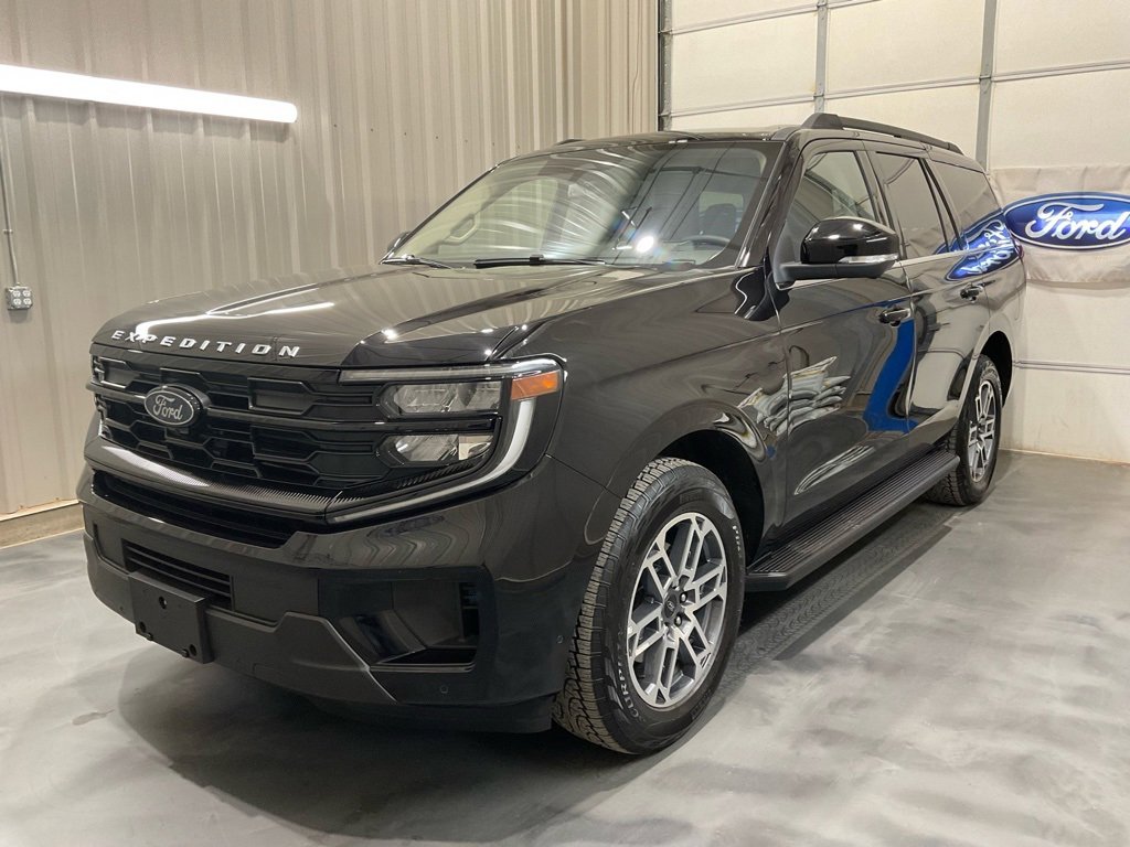 Used 2025 Ford Expedition Active image 3