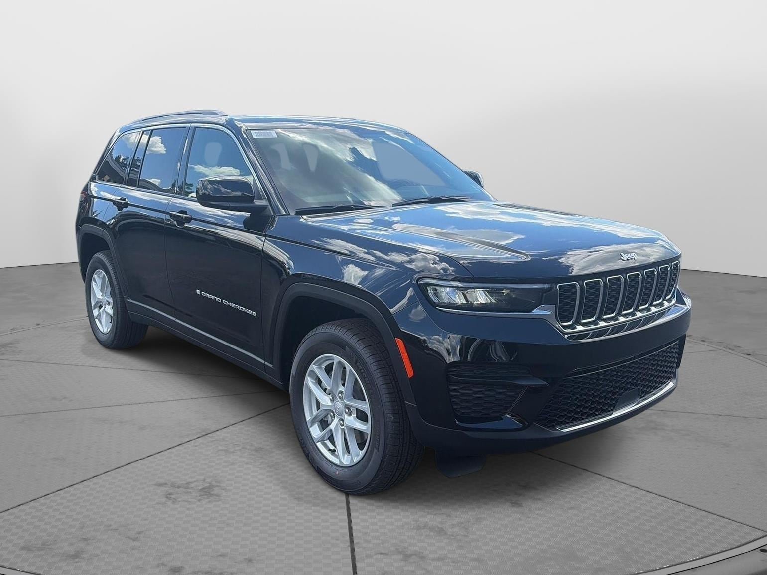 New 2026 Jeep Grand Cherokee Laredo X AWD/4WD image 4