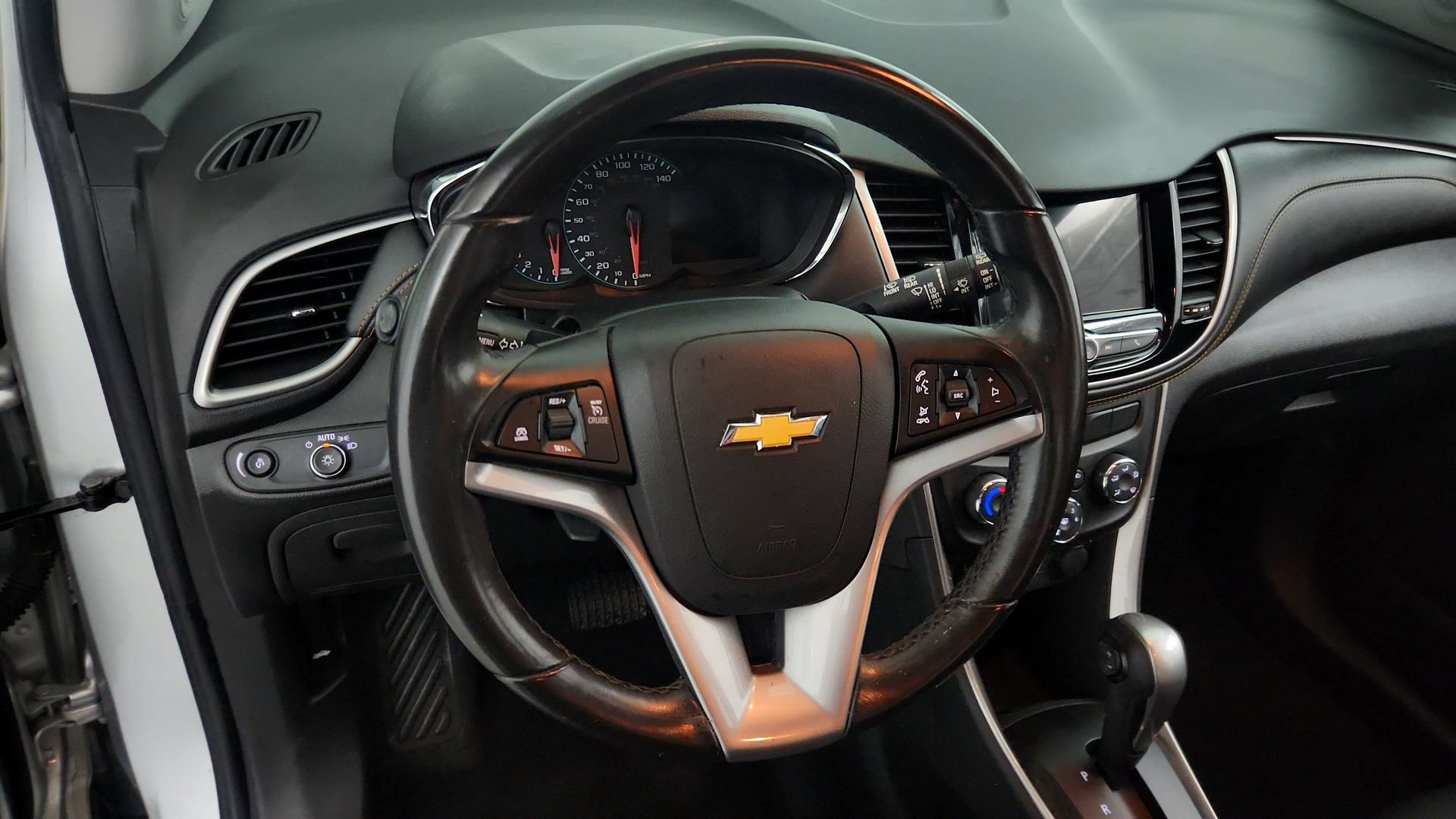 Certified 2019 Chevrolet Trax LT w/ LT Convenience Package AWD/4WD image 18