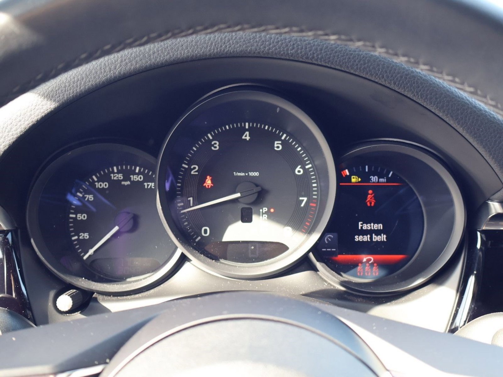 Certified 2025 Porsche Macan image 16