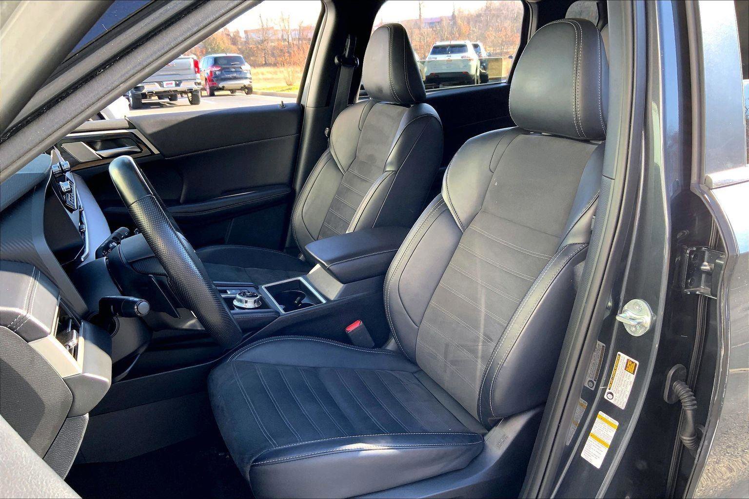 Used 2024 Mitsubishi Outlander SE image 23