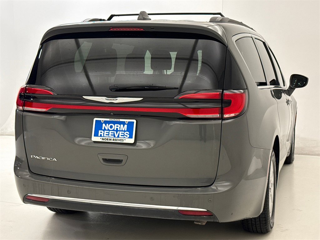 Used 2022 Chrysler Pacifica Touring-L image 10