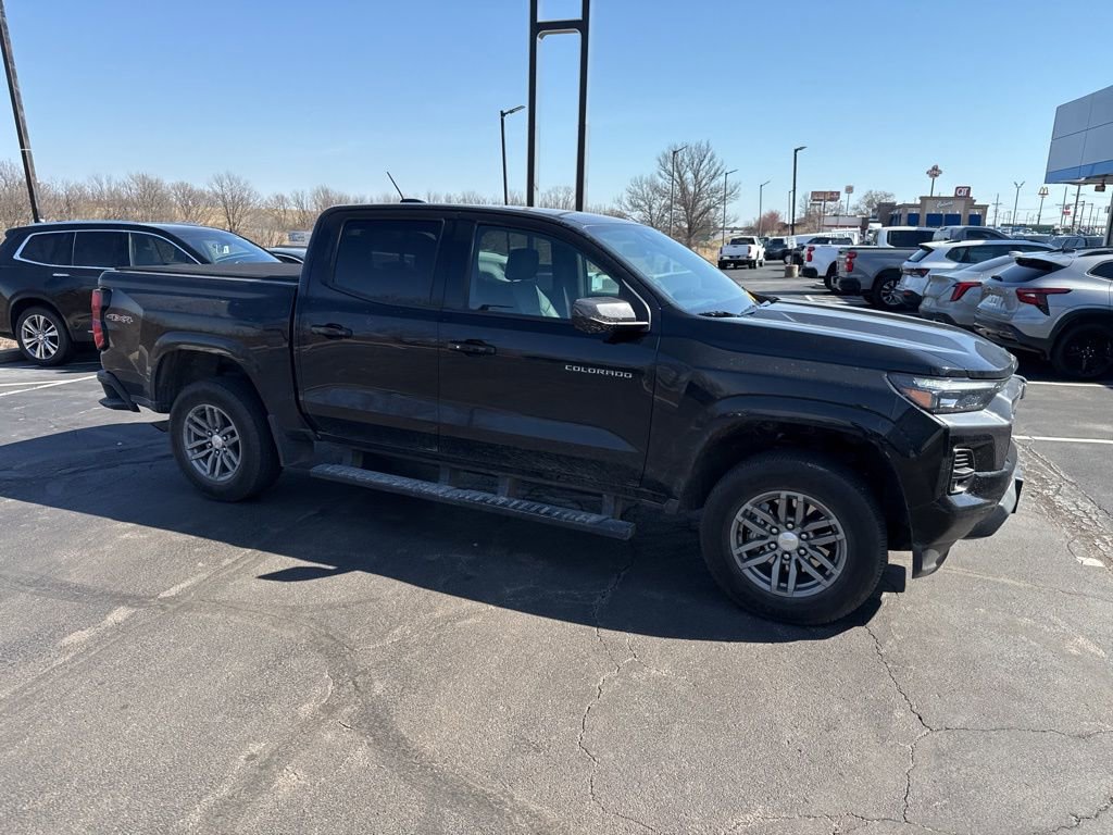 Used 2025 Chevrolet Colorado LT w/ LT Convenience Package image 17