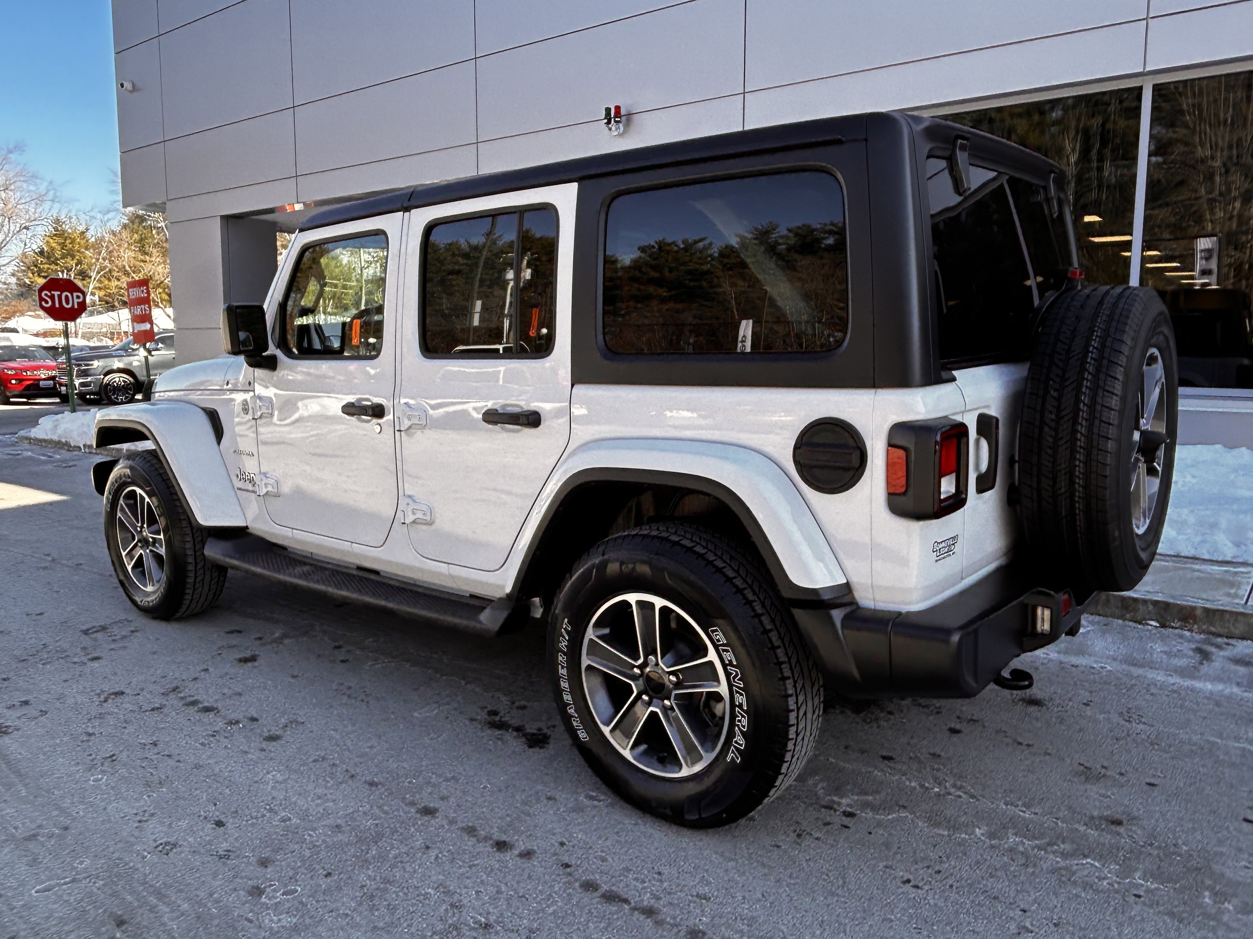 Used 2023 Jeep Wrangler Unlimited Sahara w/ Cold Weather Group AWD/4WD image 7