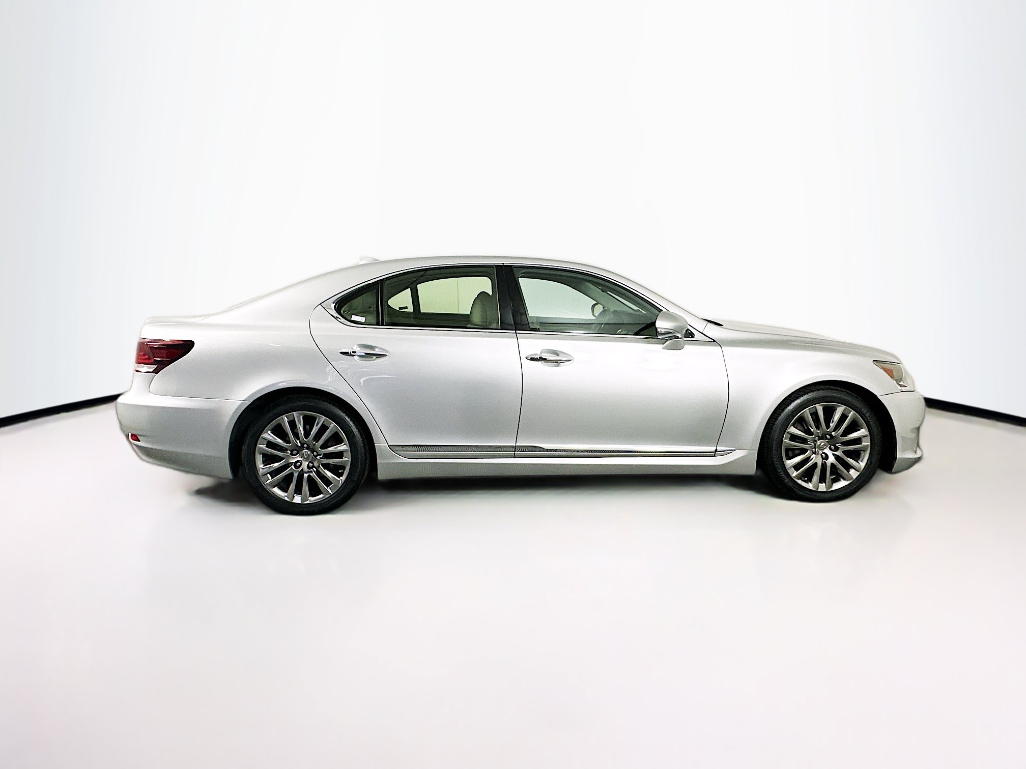 Used 2017 Lexus LS 460 w/ Comfort Package RWD image 10