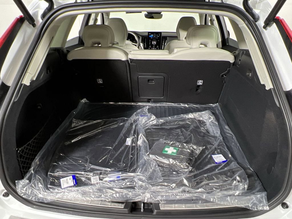 New 2026 Volvo XC60 B5 Ultra w/ Protection Package Premier image 18