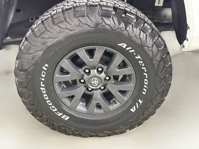 Used 2022 Toyota Tacoma SR5 w/ Technology Package image 30
