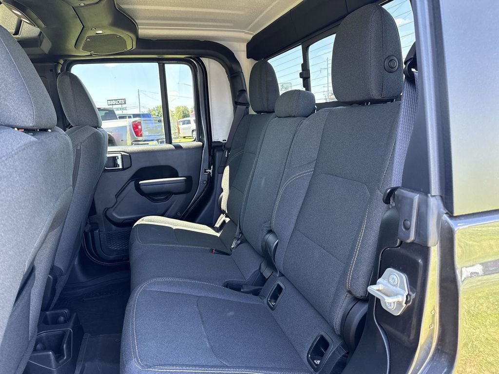 Used 2024 Jeep Gladiator Sport AWD/4WD image 19