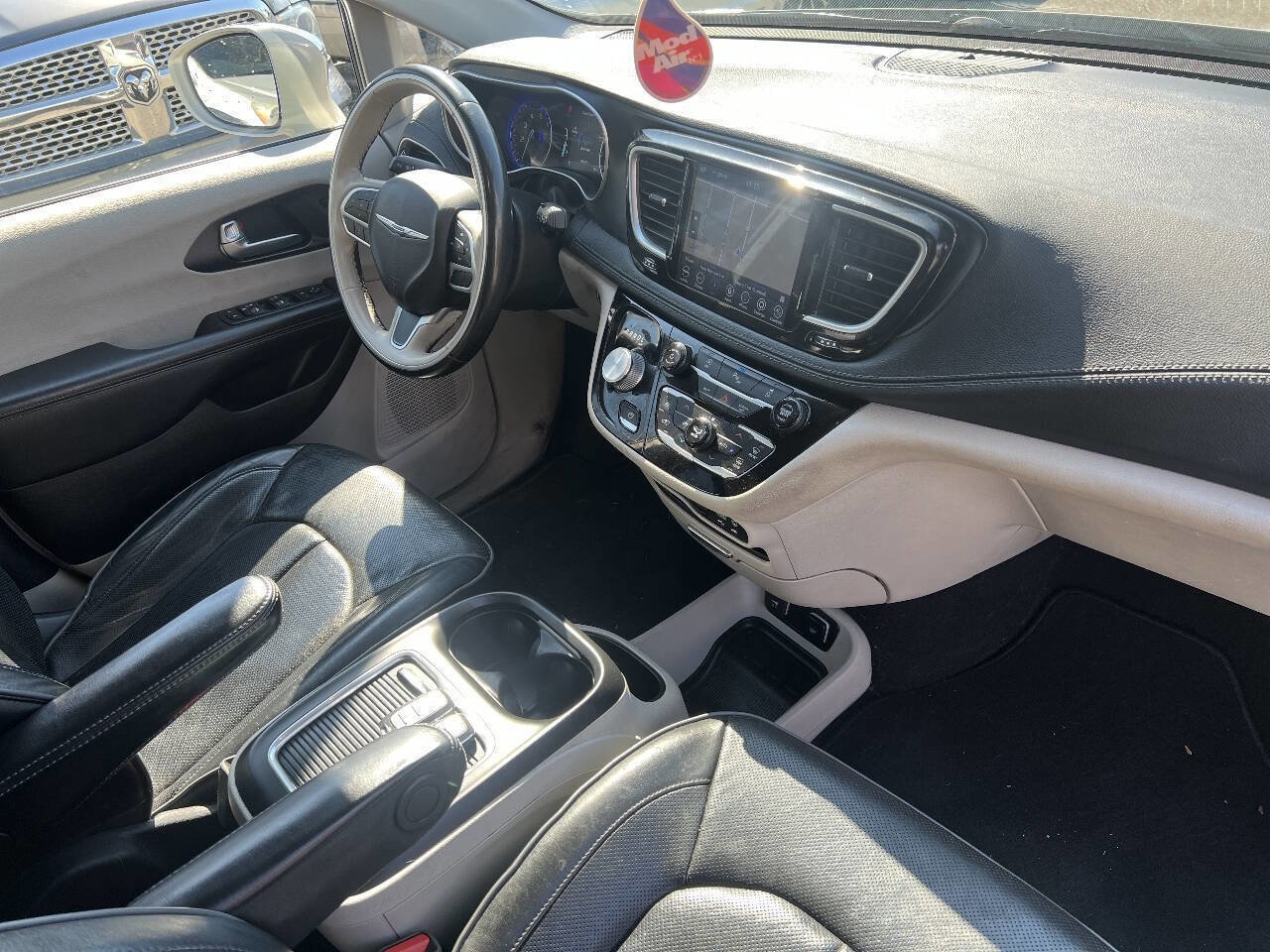 Used 2020 Chrysler Pacifica Limited FWD image 17