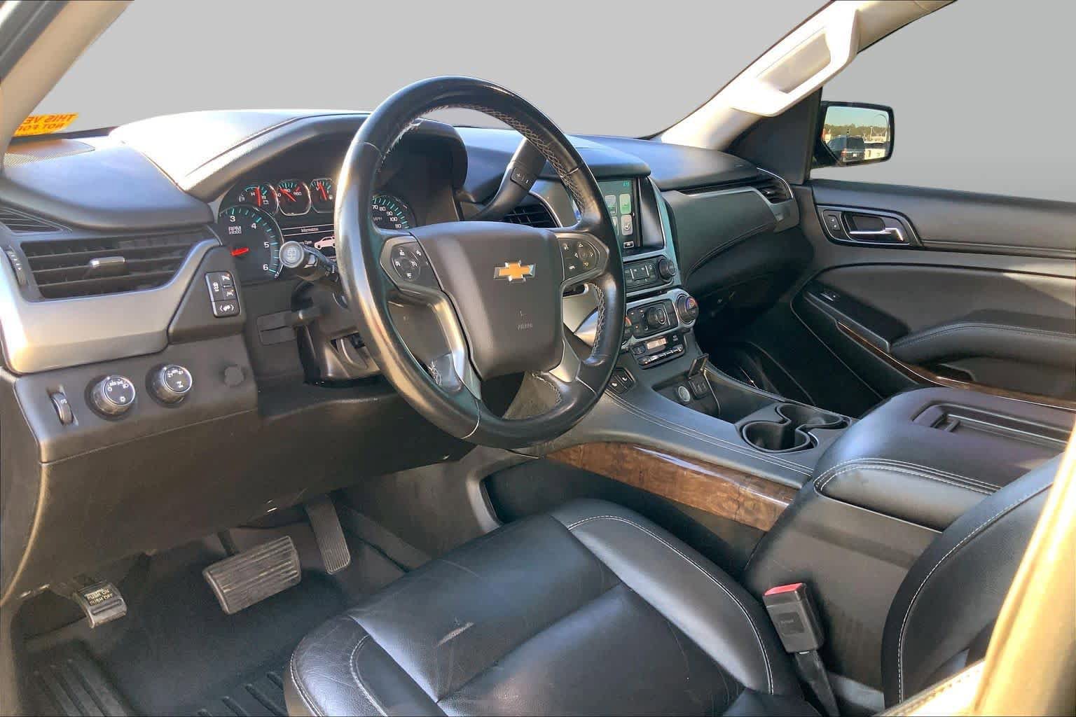 Used 2019 Chevrolet Suburban LT AWD/4WD image 17
