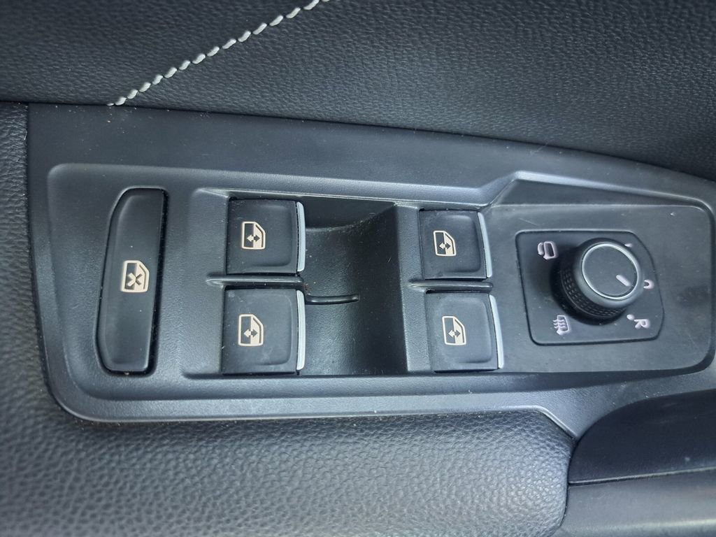 Used 2023 Volkswagen Tiguan SEL R-Line image 15