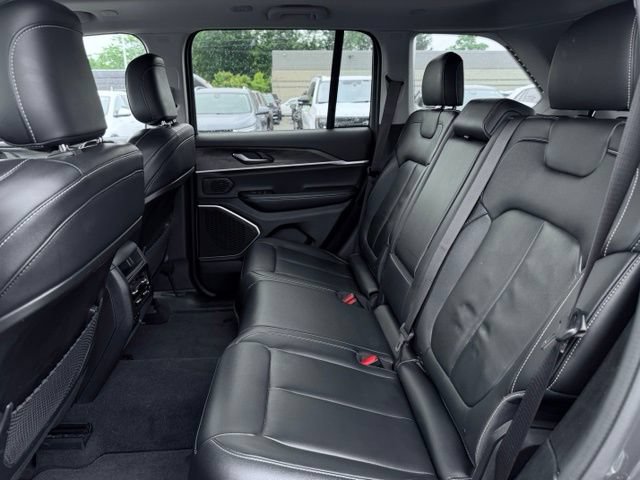 Used 2022 Jeep Grand Cherokee Limited AWD/4WD image 23