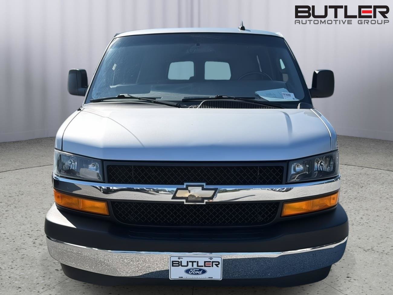 Used 2023 Chevrolet Express 3500 LS w/ Chrome Appearance Package RWD image 9