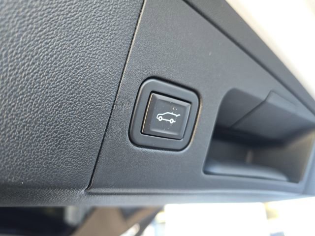 Used 2021 Cadillac XT5 Premium Luxury image 11